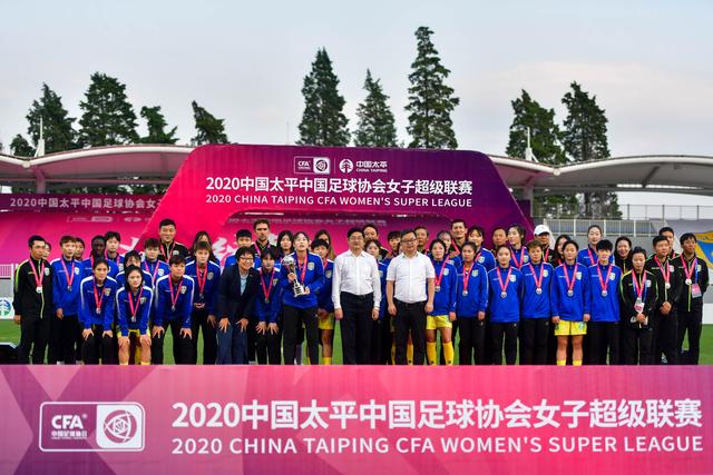 爱德华兹在说服库明加加盟森林狼中发挥了关键作用